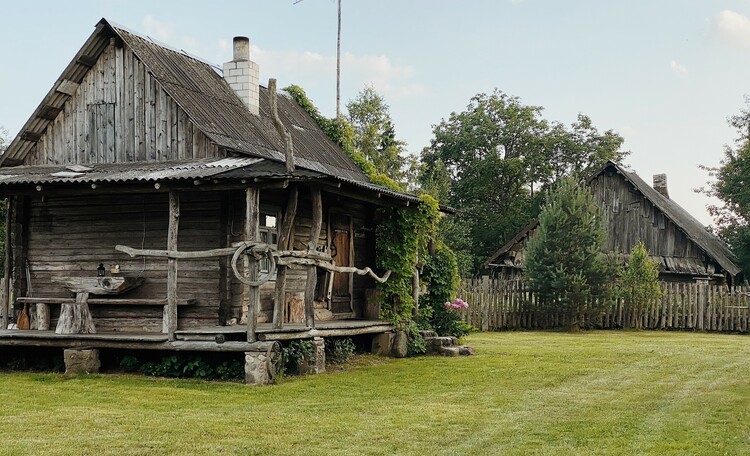 Маленький домик, экстерьер.